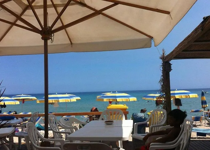 Calamarina * Fort Village